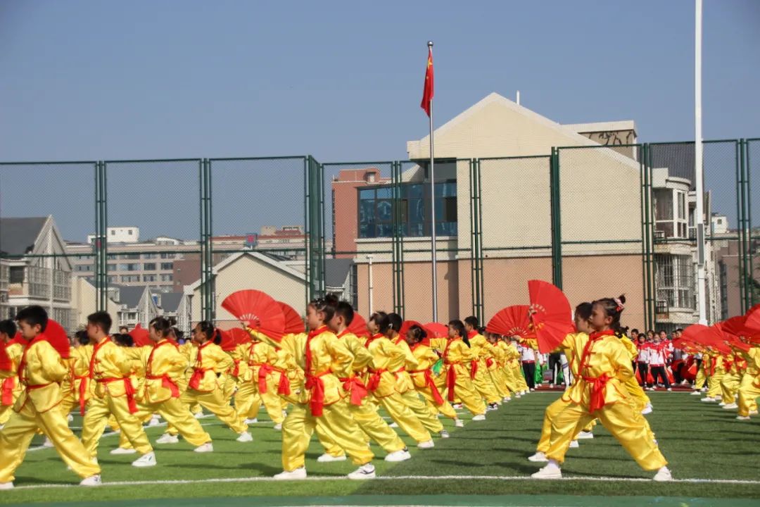 建*党**百年喜迎国庆——西安经开第二小学队列队形广播*比操**赛