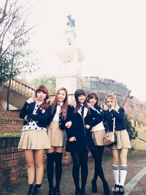 鍗楅煩鐖辫眴浠儗鍚庣殑鍔姏,鍗楅煩鐖辫眴姝屾洸缈诲敱