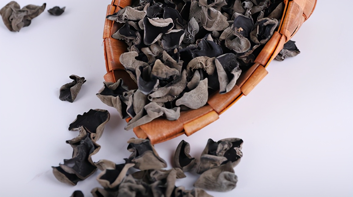 木耳怎么泡发更好吃,木耳的泡发和吃法