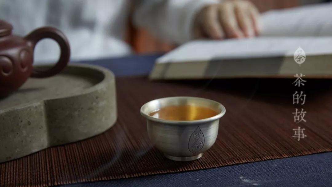 用银杯喝茶到底怎么样？我们对比了这些茶类发现...
