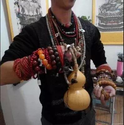 佛珠手串别乱戴图片,小叶紫檀手串戴左手还是戴右手