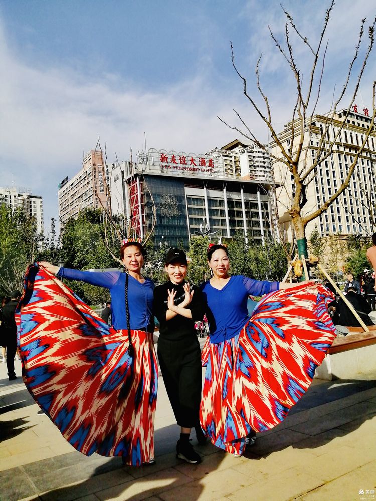 洛阳牡丹广场新疆舞视频,洛阳牡丹广场爵士舞