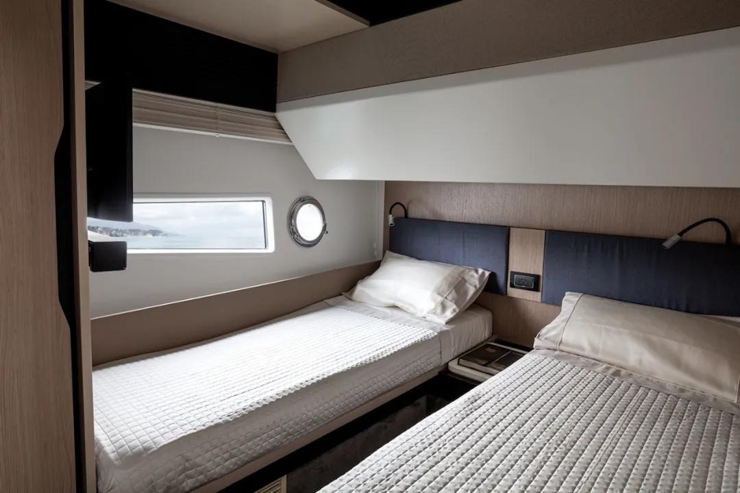 c罗欧洲杯后度假,足球巨星C罗抵达深圳