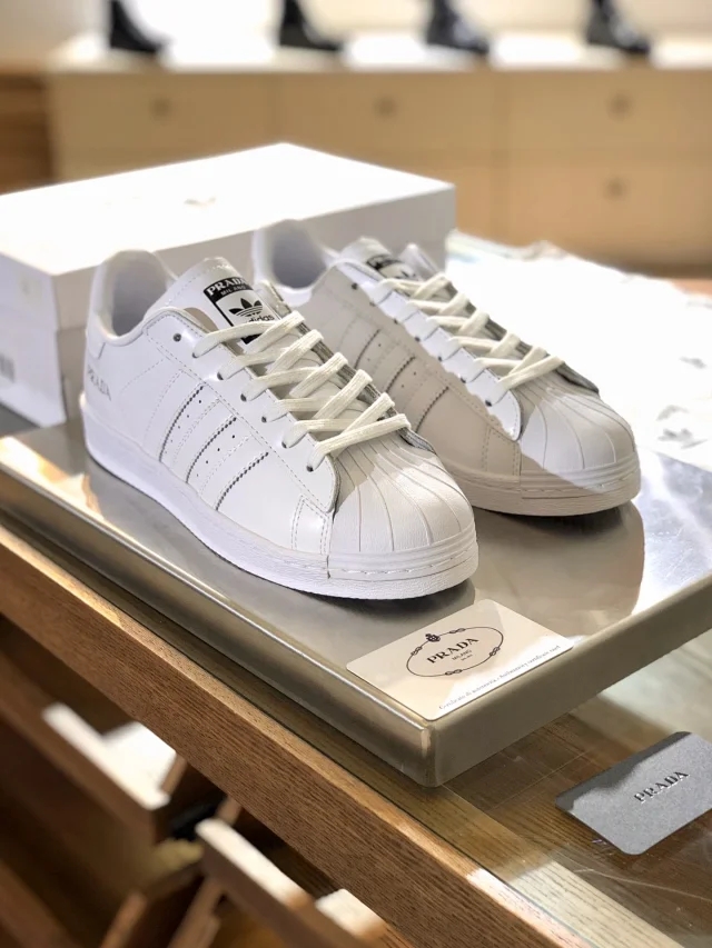 普拉达阿迪达斯联名衣服,普拉达阿迪达斯联名