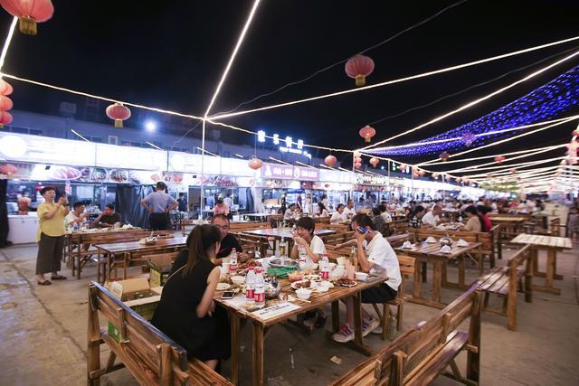 乐舞纵横,饕餮盛宴,哈密夜游正当时