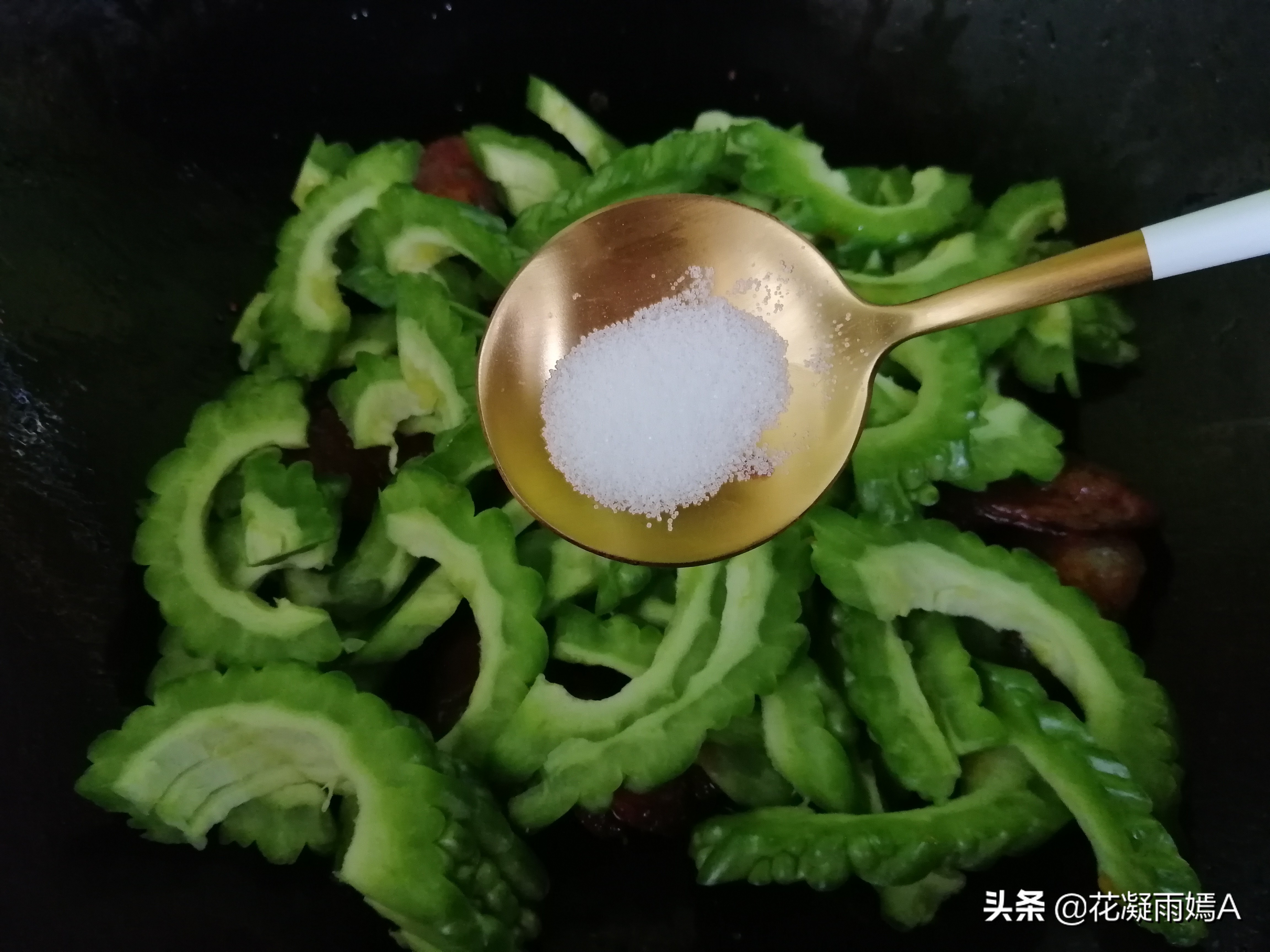 夏天要吃苦瓜，清热解暑，补充维C，常吃健脾开胃，1块钱1斤