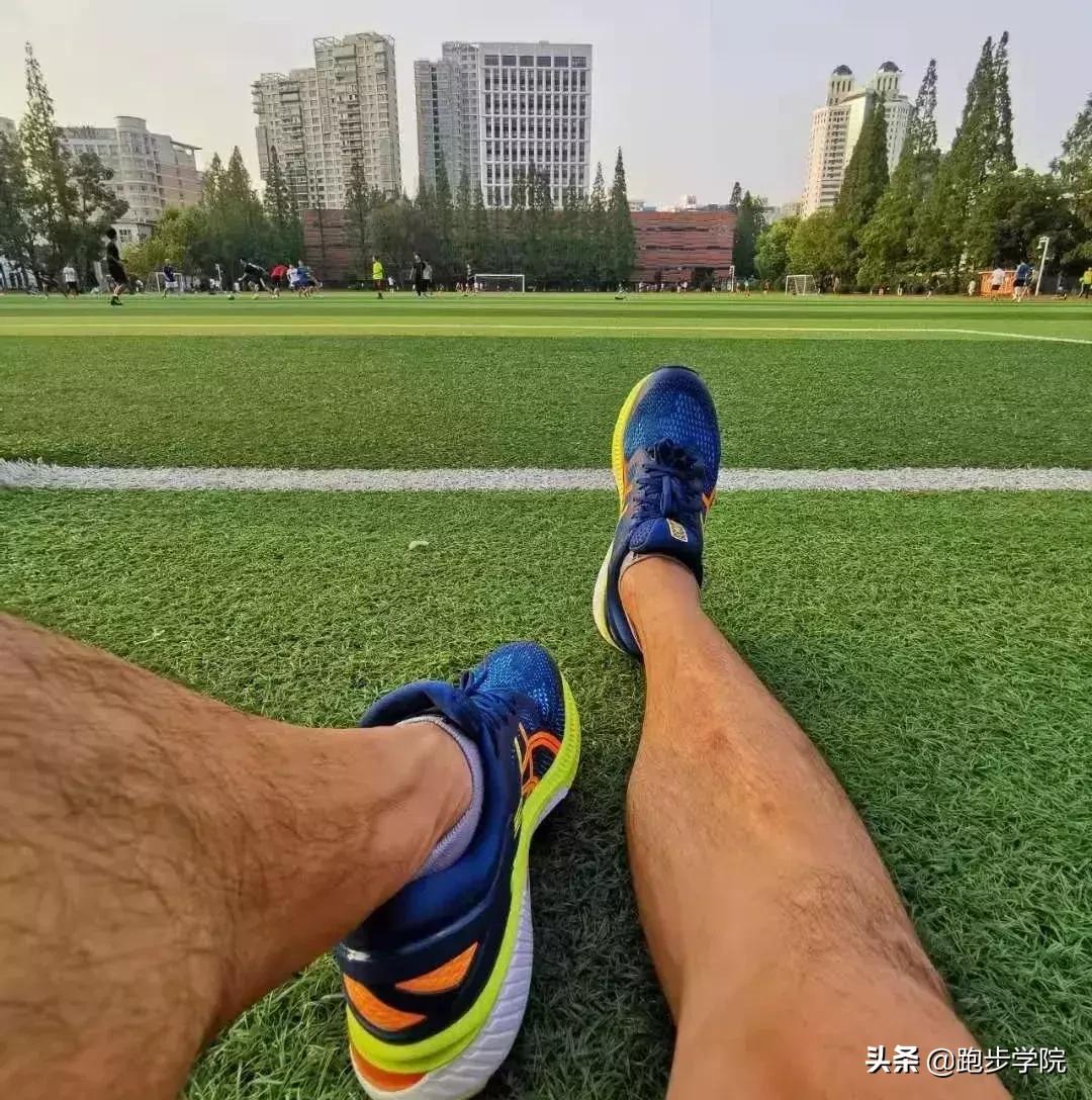 训练跑步鞋应该怎么选,刚入门跑步如何选择跑鞋