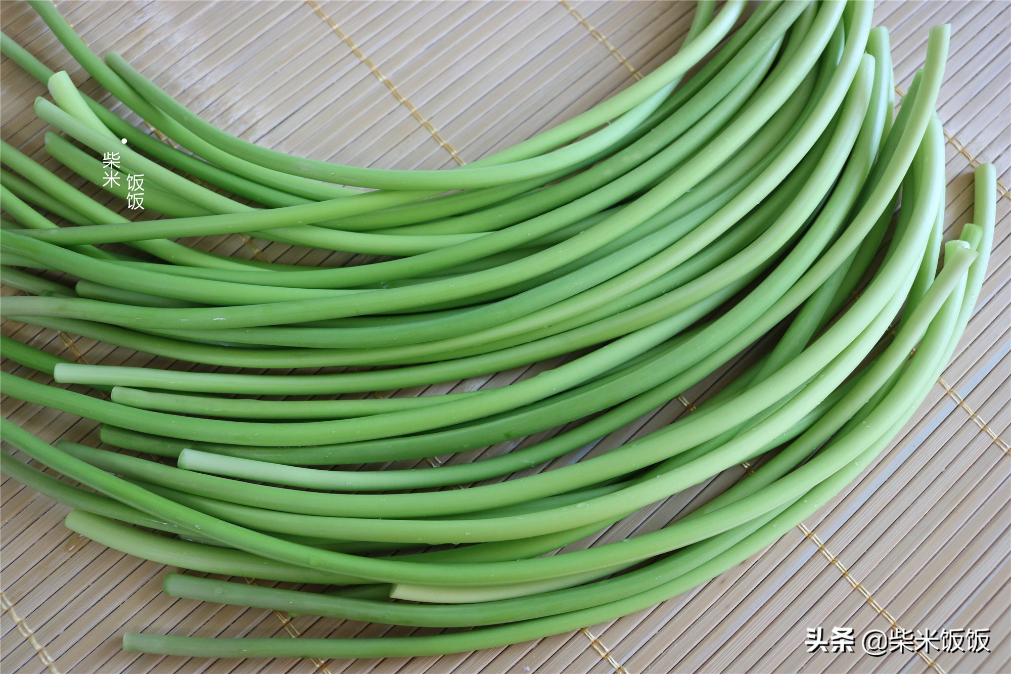 腌蒜苔1斤蒜苔放多少盐多少糖,腌蒜苔10斤蒜苔放多少盐