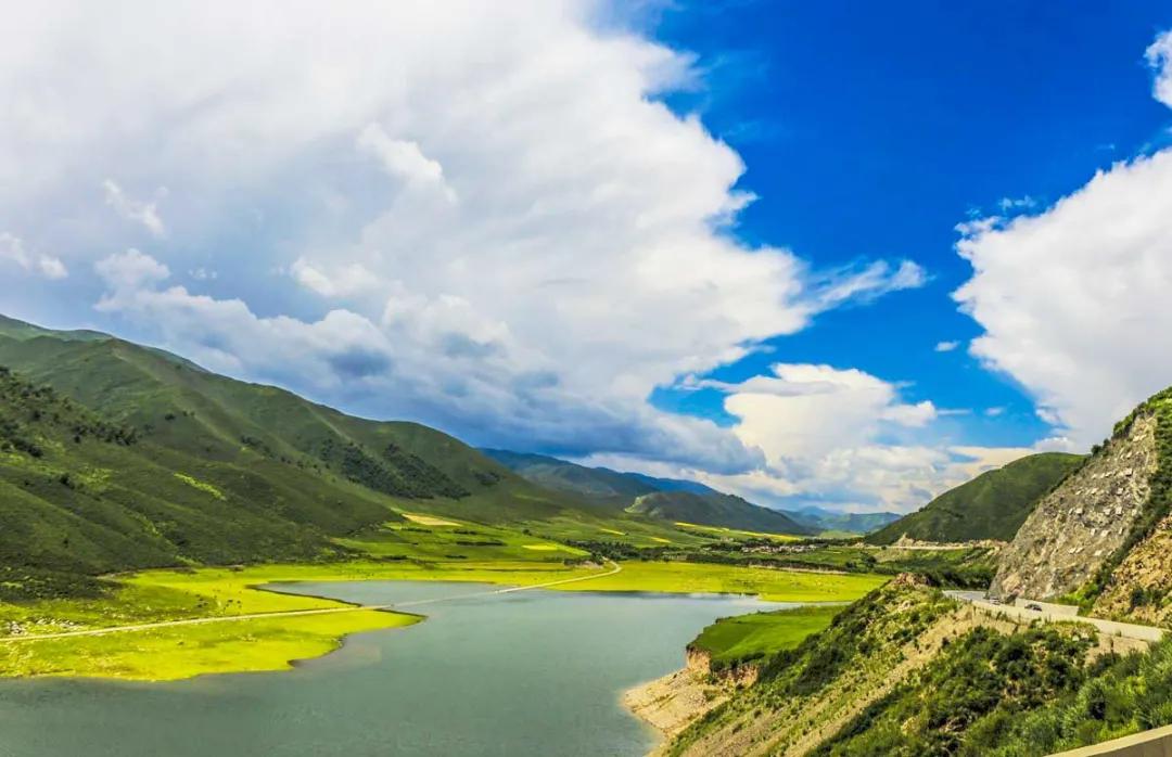 适合夏天去旅游的自驾路线,适合夏季的自驾游路线推荐