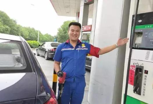 为什么加油员工资不到2500元,加油员2500工资为什么有人干