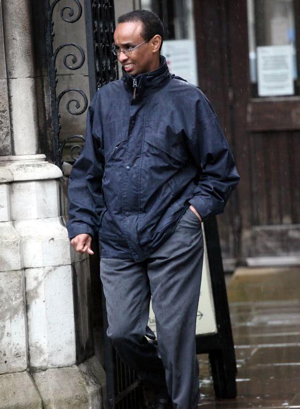 英42岁公交司机激光脱毛，却遭操作失误灼伤下巴，将诊所告上法庭