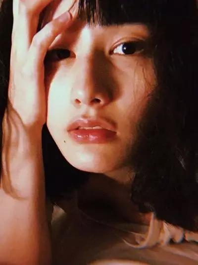 大脸女孩如何显脸小,大脸妹子必学的瘦脸诀窍