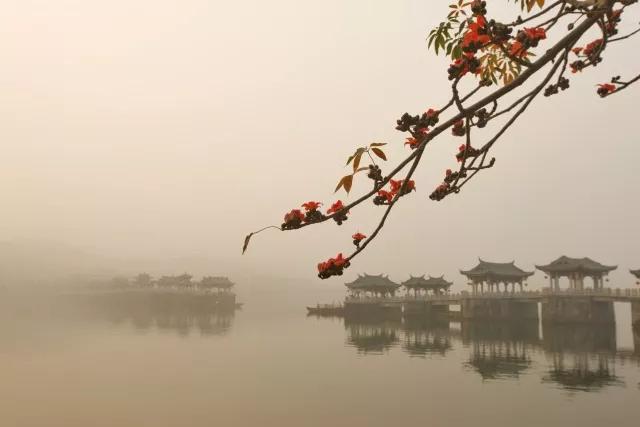 一副千年对联两句人生智慧,一年四季十个字对联