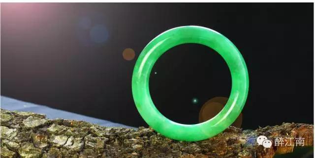 怎样识别翡翠吊坠的真假,翡翠吊坠怎么看有红线