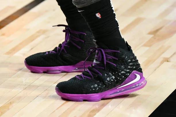 nba球员上脚雄鹿队球鞋科比很帅,nba球星上脚球鞋塔克