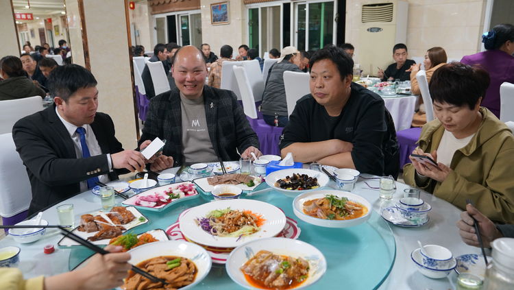 雷帝国际彩砂施工视频,雷帝国际瓷砖辅料