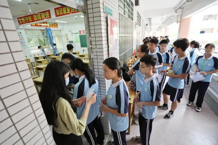 2017广东省中考作文题评析及示例,近三年广东省中考作文题目