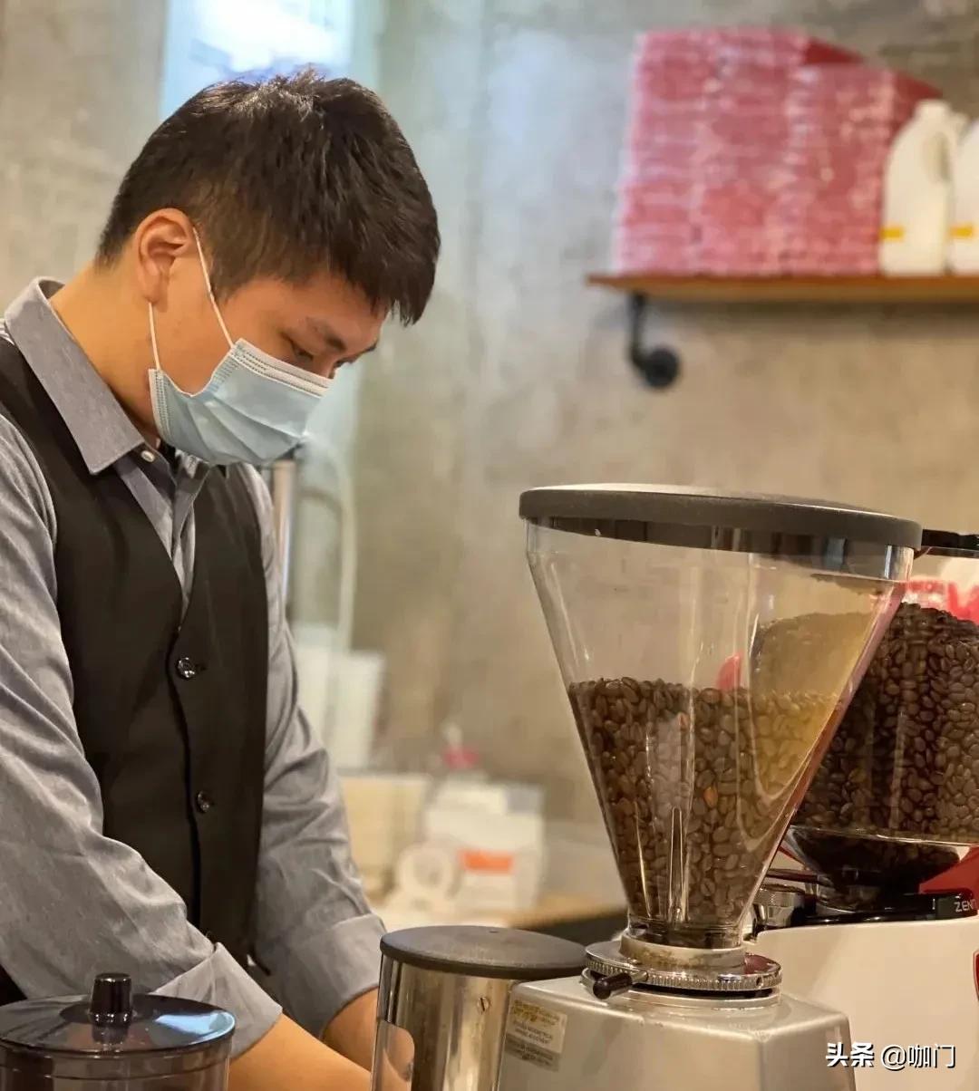 日出200+杯、运营千人粉丝群，2个人就够了