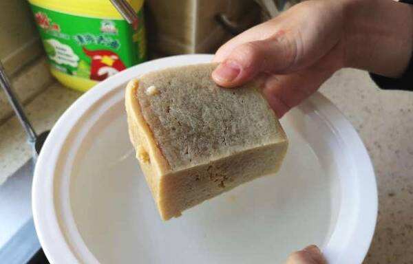 豆腐发酵变黄能吃吗,豆腐变酸了能浇花吗