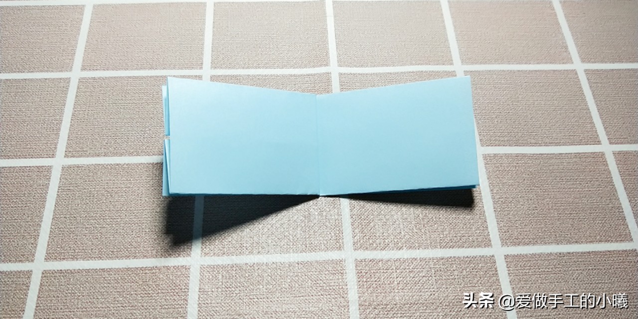 蝴蝶结折纸怎样贴在贺卡上好看,折纸简单又漂亮的蝴蝶结收纳盒