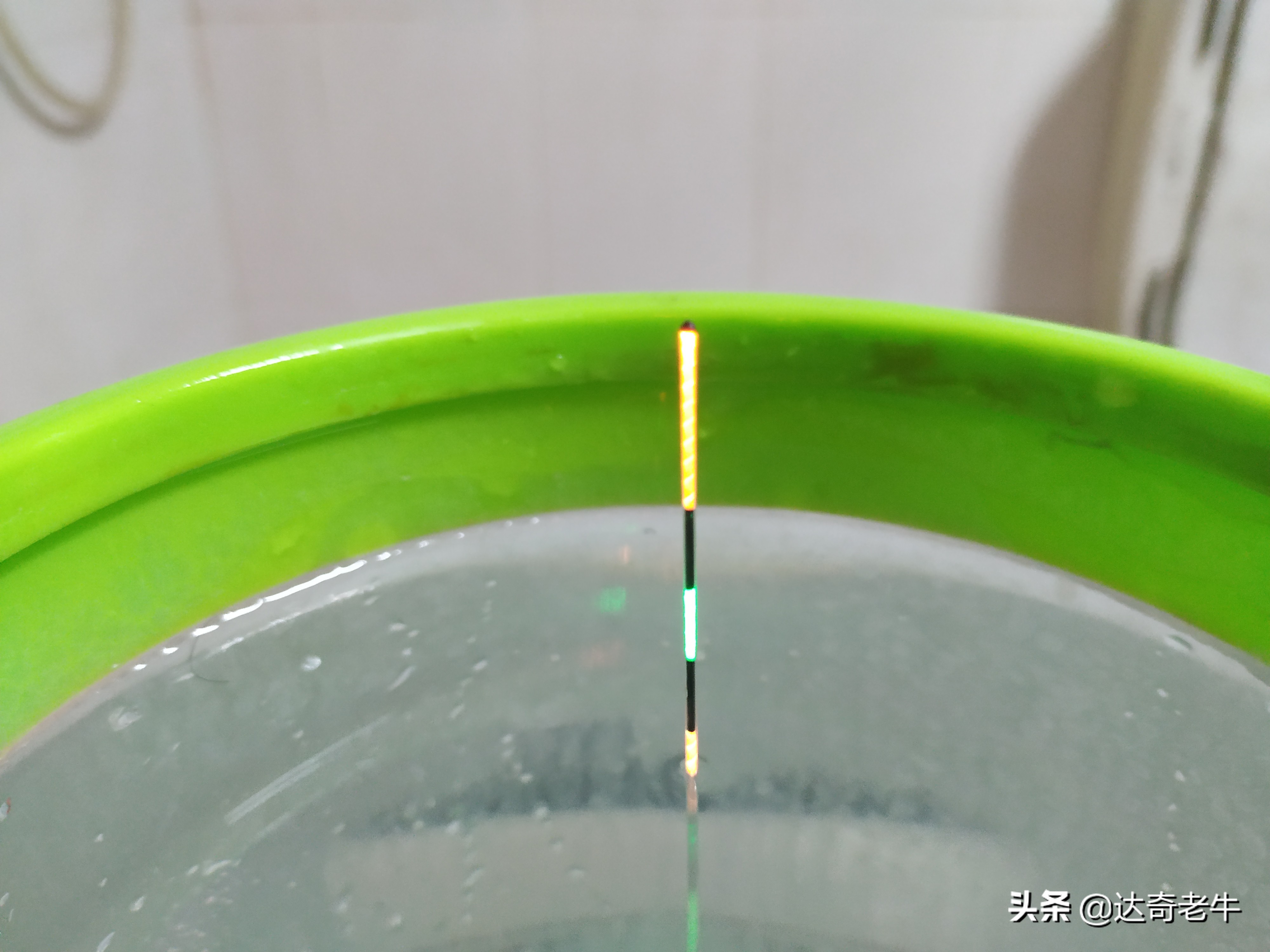 夜钓浮漂不反光怎么调节,野钓浮漂上顶必中鱼调漂方法