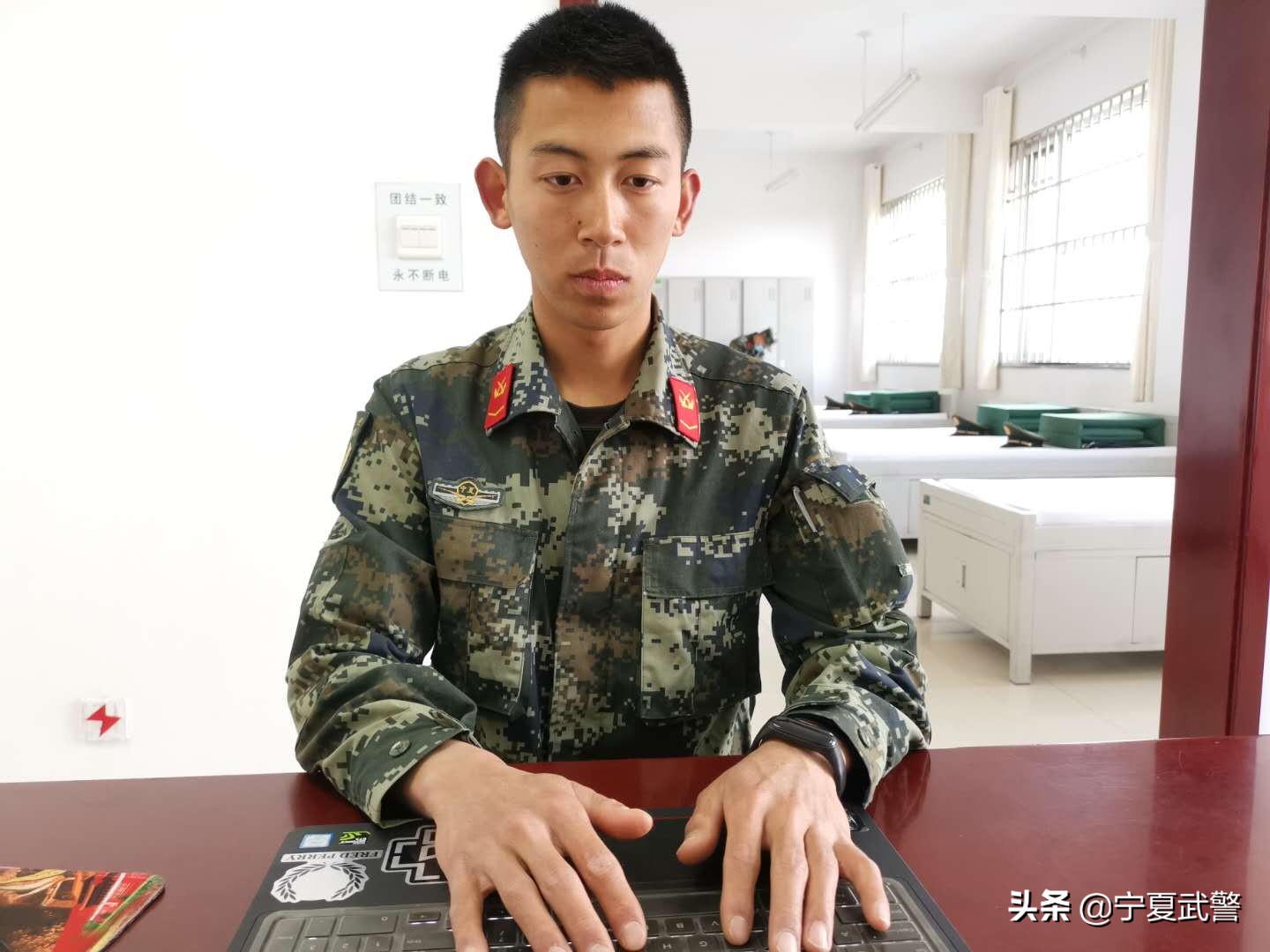 从训练场走向“讲台”由战斗员化身“教员”