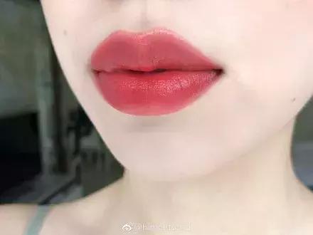 阿玛尼405兰蔻196唇釉,阿玛尼405兰蔻196有什么区别