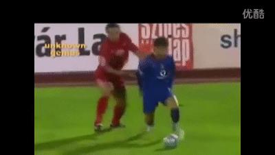 球王假装老人踢足球,内马尔假摔和c罗假摔哪个多