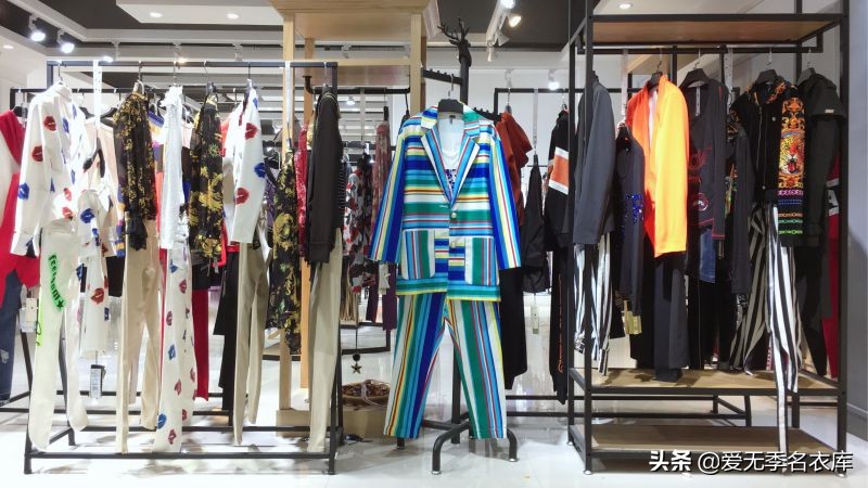 布梵品牌折扣女装尾货批发微信,成都品牌折扣尾货女装批发在哪里