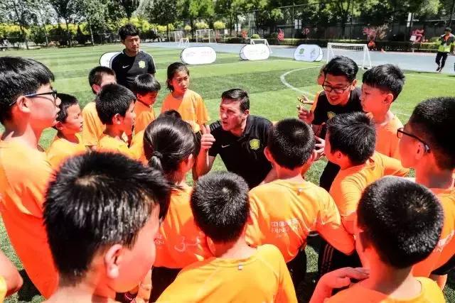 足球是圆的,足球是圆的也是有温度的