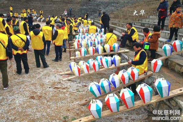 慈利龙潭河龙灯,慈利400米板板龙灯有多震撼