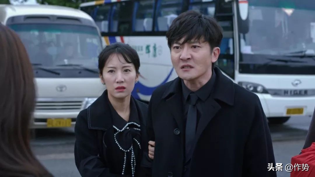 都挺好的朱丽穿的大衣是啥牌子,挺好里的二嫂