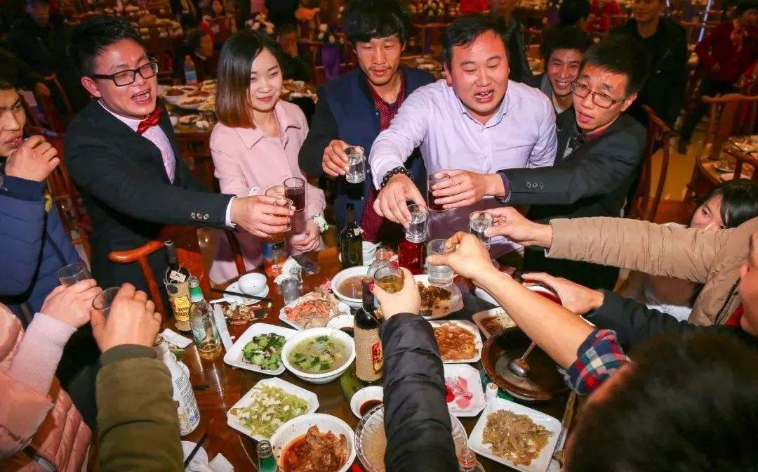 饭局上夸领导做事聪明厉害,饭局上怎么高情商夸男人