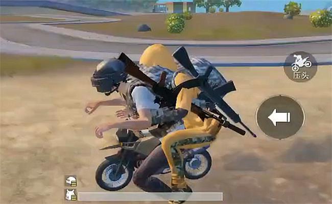 刺激战场落单敌人惨遭平底锅制裁,刺激战场单人四排惨遭一雷毙命