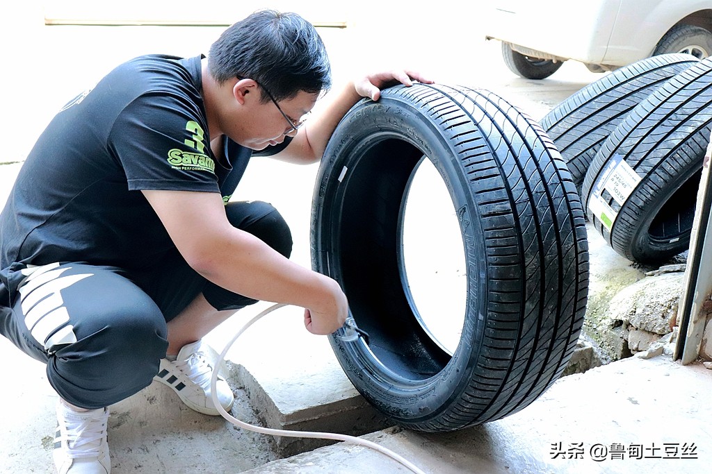 奔驰威霆轮胎升级,威霆升级轮毂案例
