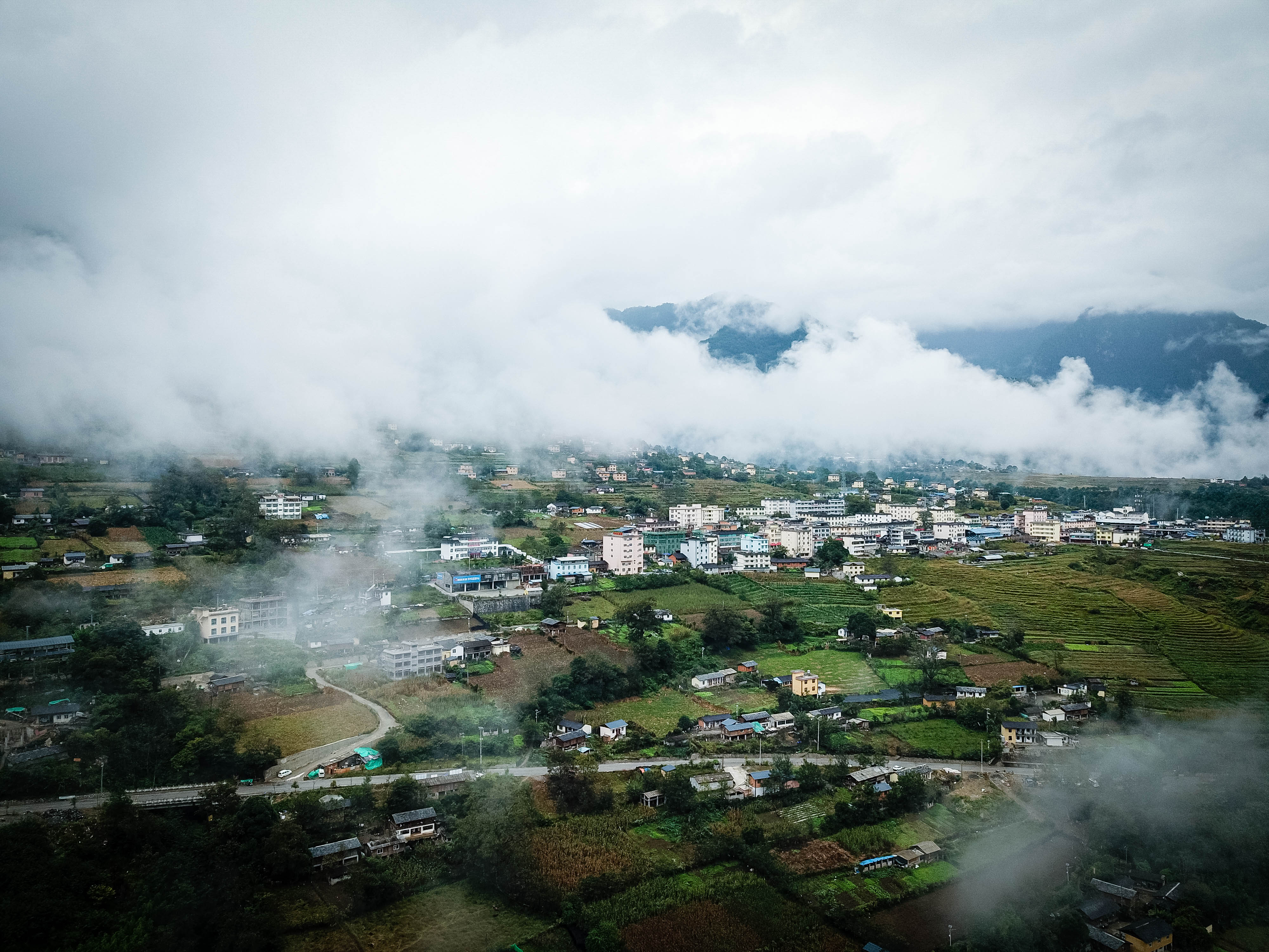 开比亚迪唐越野,比亚迪唐去无人区