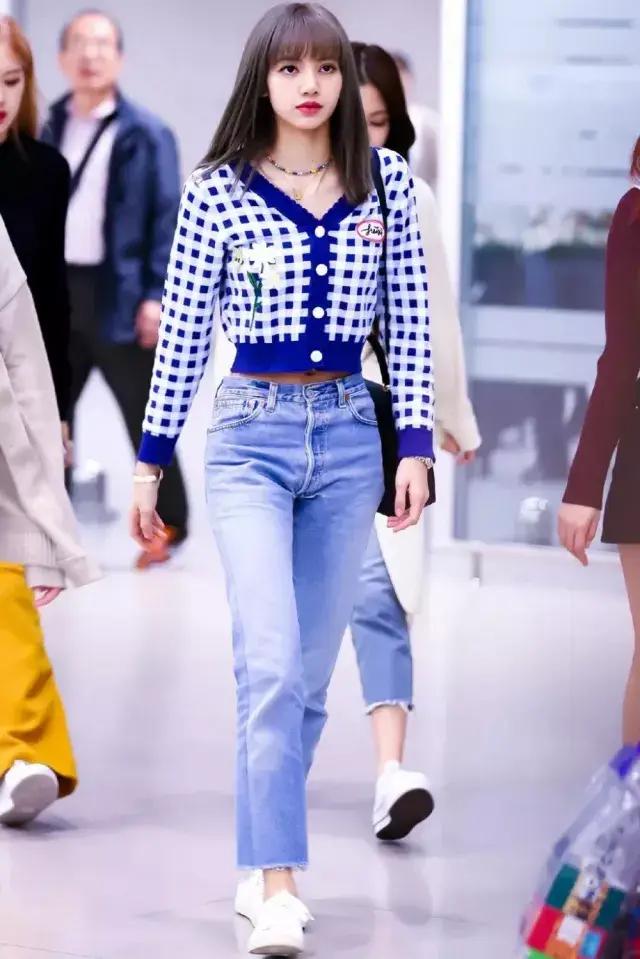 拥有lisa同款铁刘海,拥有香奈儿包包