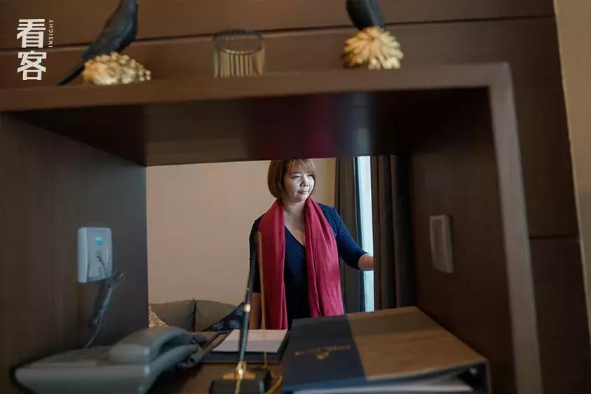 为了娃上学搬到城里,为了孩子全家去泰国读书