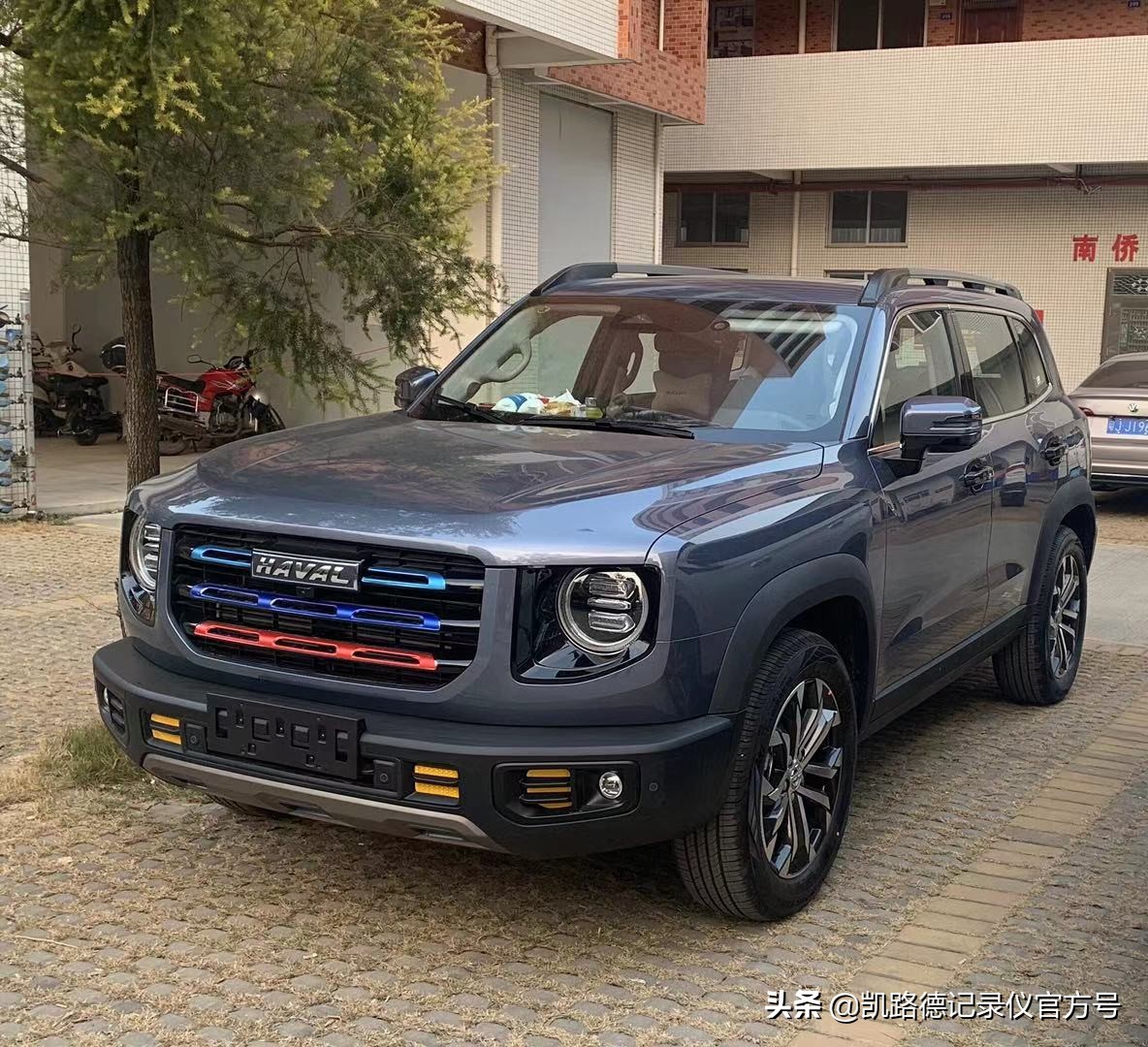 哈弗大*专狗**用行车记录仪上线，隐藏安装不用走线，手机看太方便了