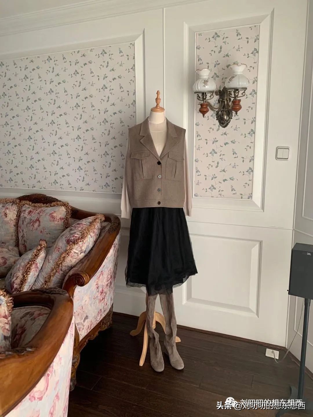 清冷风穿搭高级感冬,冬季素色长衣外套搭配