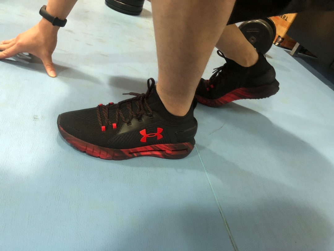 安德玛跑步鞋脚感,underarmour安德玛跑步鞋