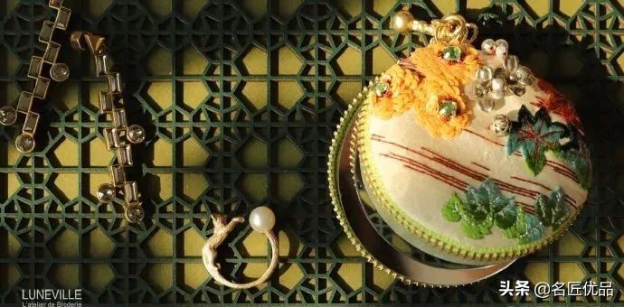 美到窒息！80后姑娘巧手征服刺绣界：奔驰，Prada争相和她合作