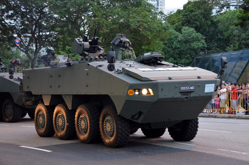 摩天大楼上面的机械怪兽,摩天大厦狂暴巨兽视频