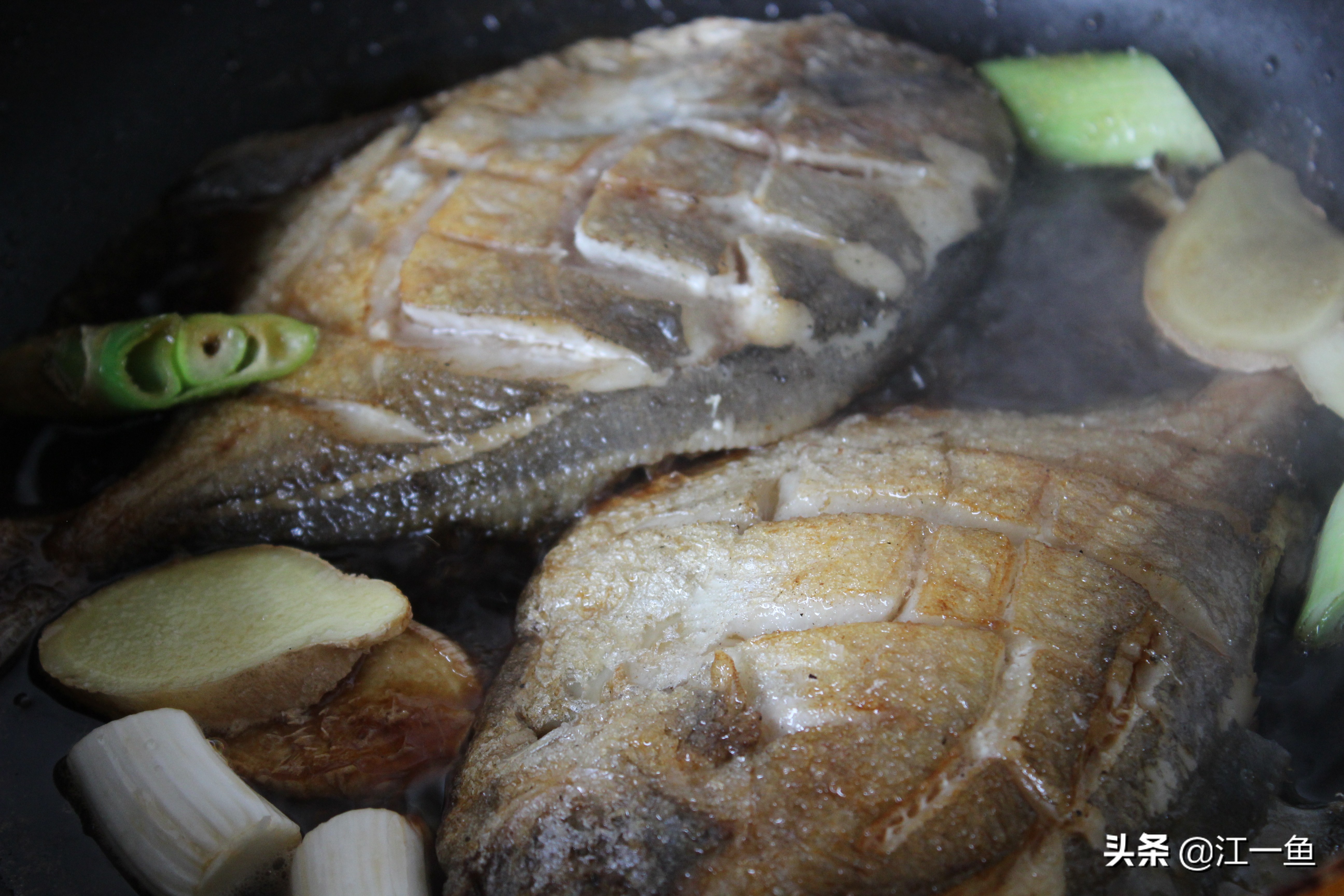 银鲳鱼清蒸好吃还是红烧好吃,红烧银鲳鱼正宗做法