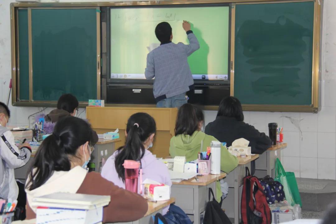 平顶山市一中新校园,平顶山市一高新生开学