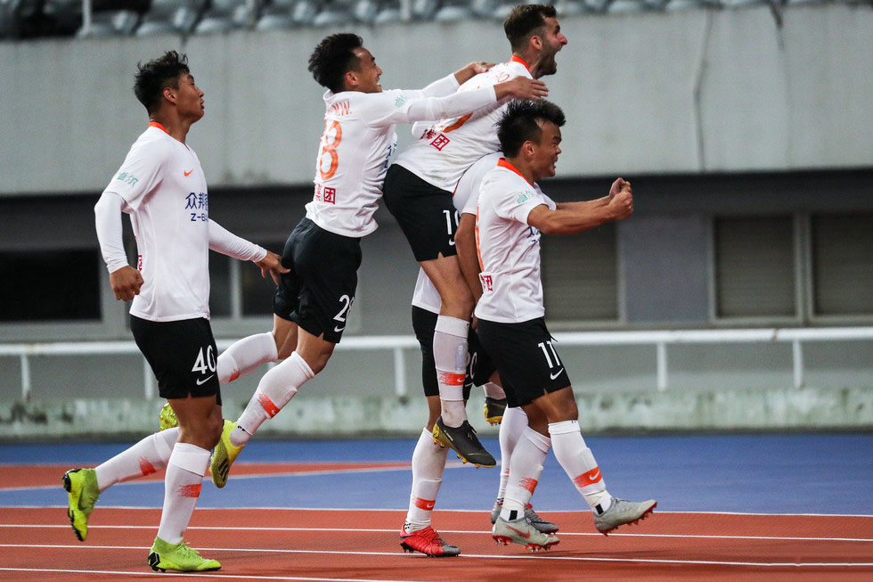 上港主教练哈维尔怒推球童,上海上港最近发生的事