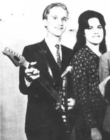 逼迫少女当*奴性**、性侵儿媳、害死亲儿子!他说这是“神的旨意”