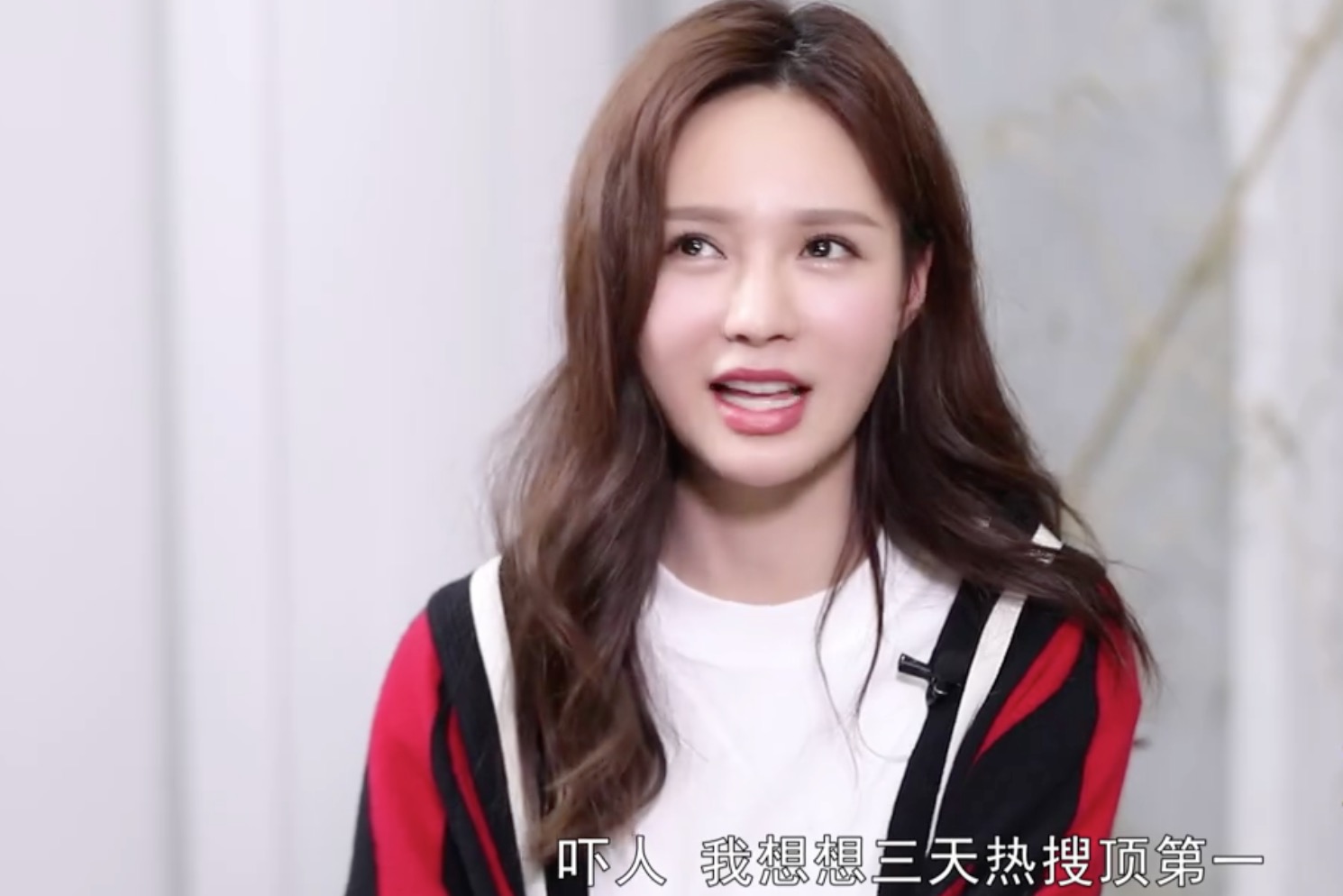 沈梦辰站在何炅汪涵旁边,沈梦辰爆料争c位何炅