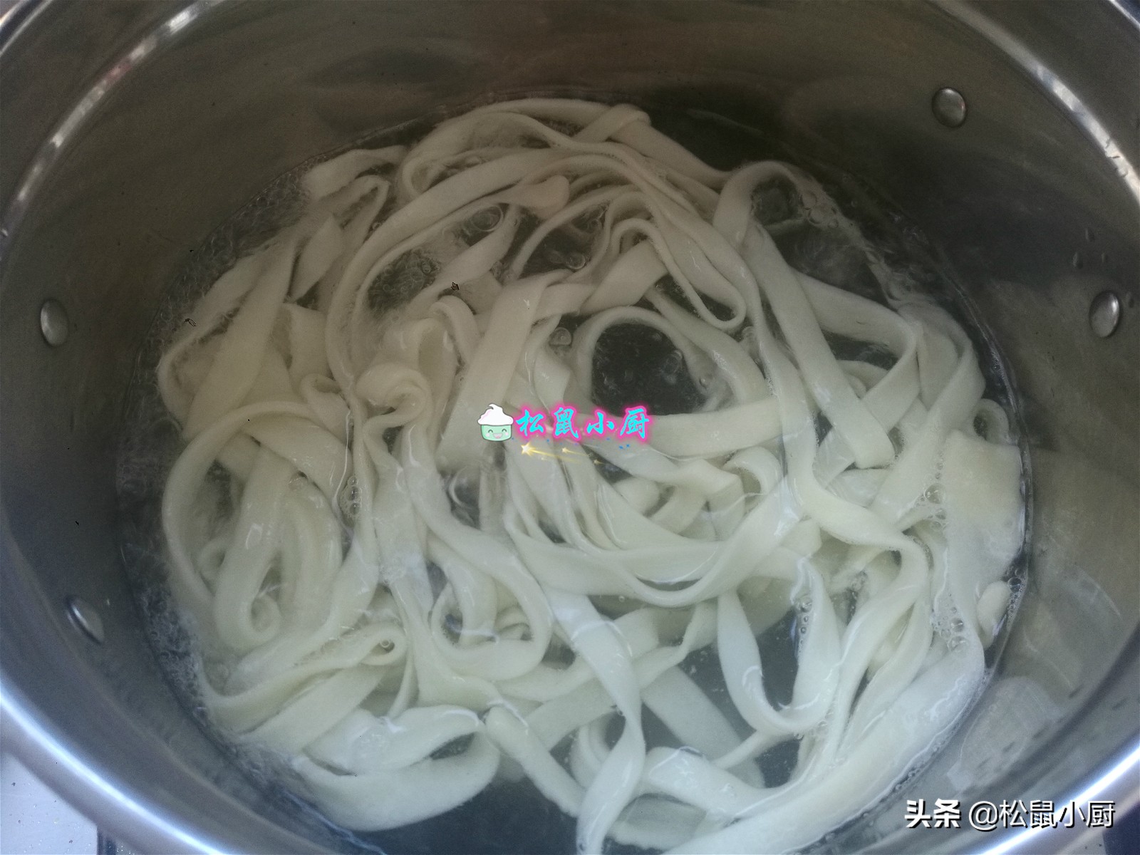 不用揉面的面条机,不用手擀面条的神器