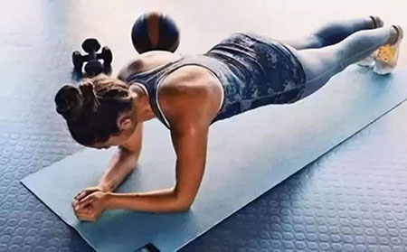 上手臂很胖有了蝴蝶臂怎么办？4个动作结束蝴蝶臂